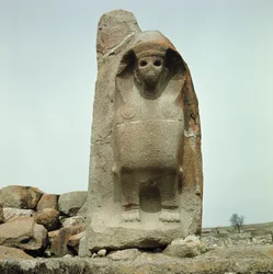 Porte avec sphinx sculpté